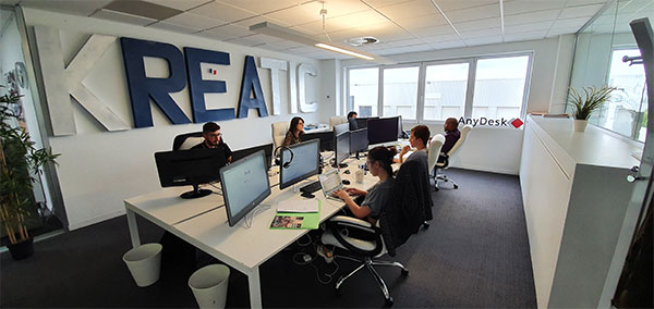 &Eacute;quipe KREATIC travaillant sur un projet de cr&eacute;ation de site internet &agrave; Roncq